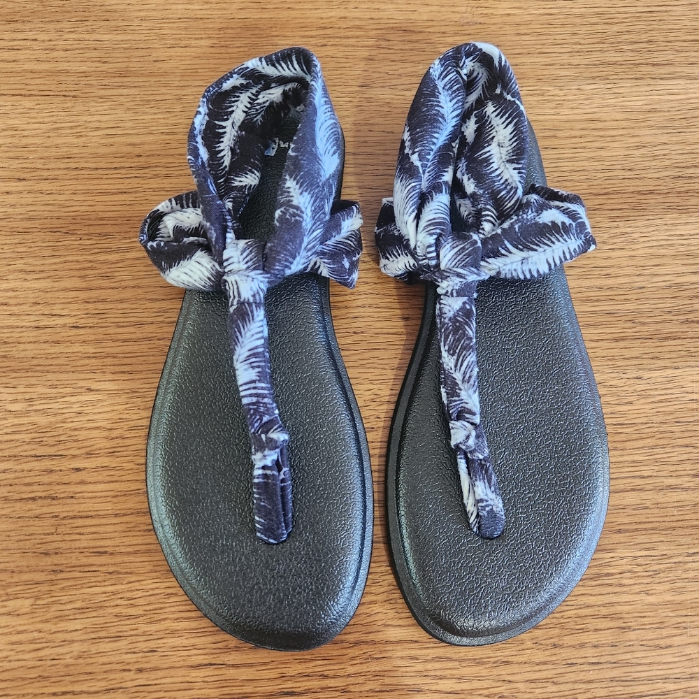 Sanuk Yoga Sling Ella Fabric Sandals Women's Size Black and White Print